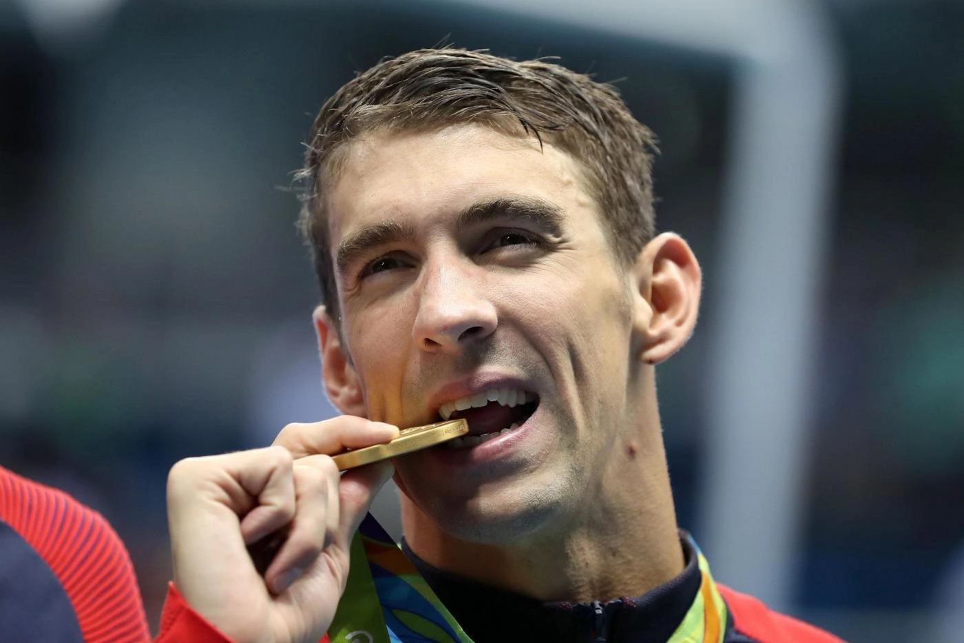 Il nuotatore statunitense Michael Phelps dopo aver vinto una delle tante medaglie d'oro