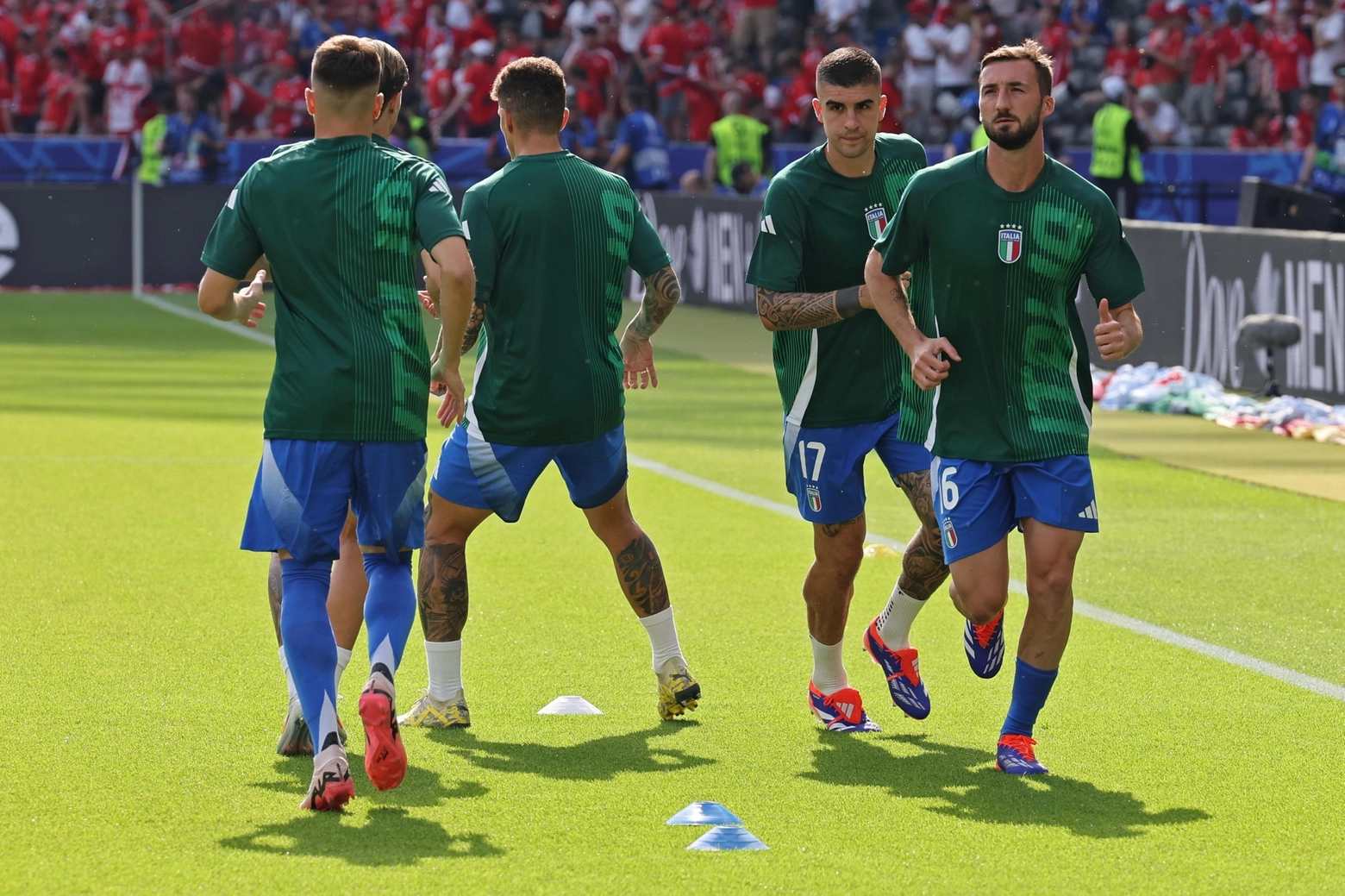 Azzurri in campo per il riscaldamento