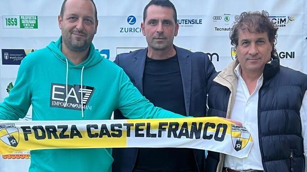 https://sport.quotidiano.net/image-service/view/acePublic/alias/contentid/NmI5MjNhZmEtZGE3OC00/0/trunfio-e-il-suo-staff-a-castelfranco.jpeg?f=16:9&w=1200&h=630