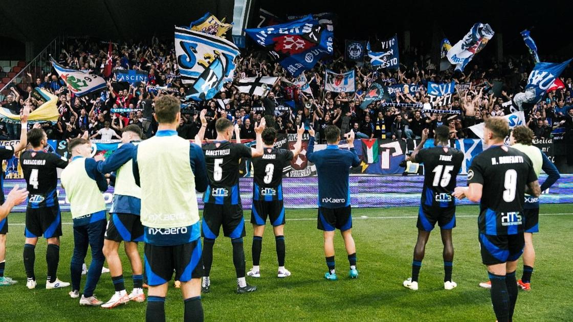 https://sport.quotidiano.net/image-service/view/acePublic/alias/contentid/NmIwZjA5N2UtOTA3Zi00/0/il-pisa-di-inzaghi-con-mezzo-piede-nei-playoff-e-una-fuga-a-tre-insieme-a-spezia-e-sassuolo.jpeg?f=16:9&w=1200&h=630