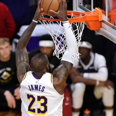 LeBron realizza suo sogno, gioca nei Lakers insieme al figlio