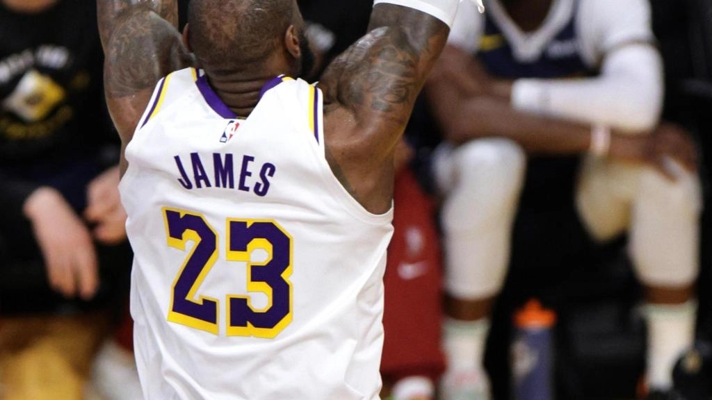 LeBron realizza suo sogno, gioca nei Lakers insieme al figlio