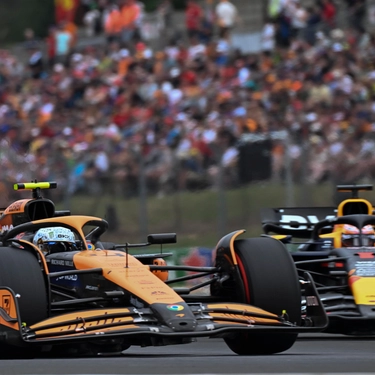 F1, Gp d’Ungheria. Norris in pole: prima fila McLaren con Piastri. Terzo Verstappen e quarto Sainz. La griglia di partenza
