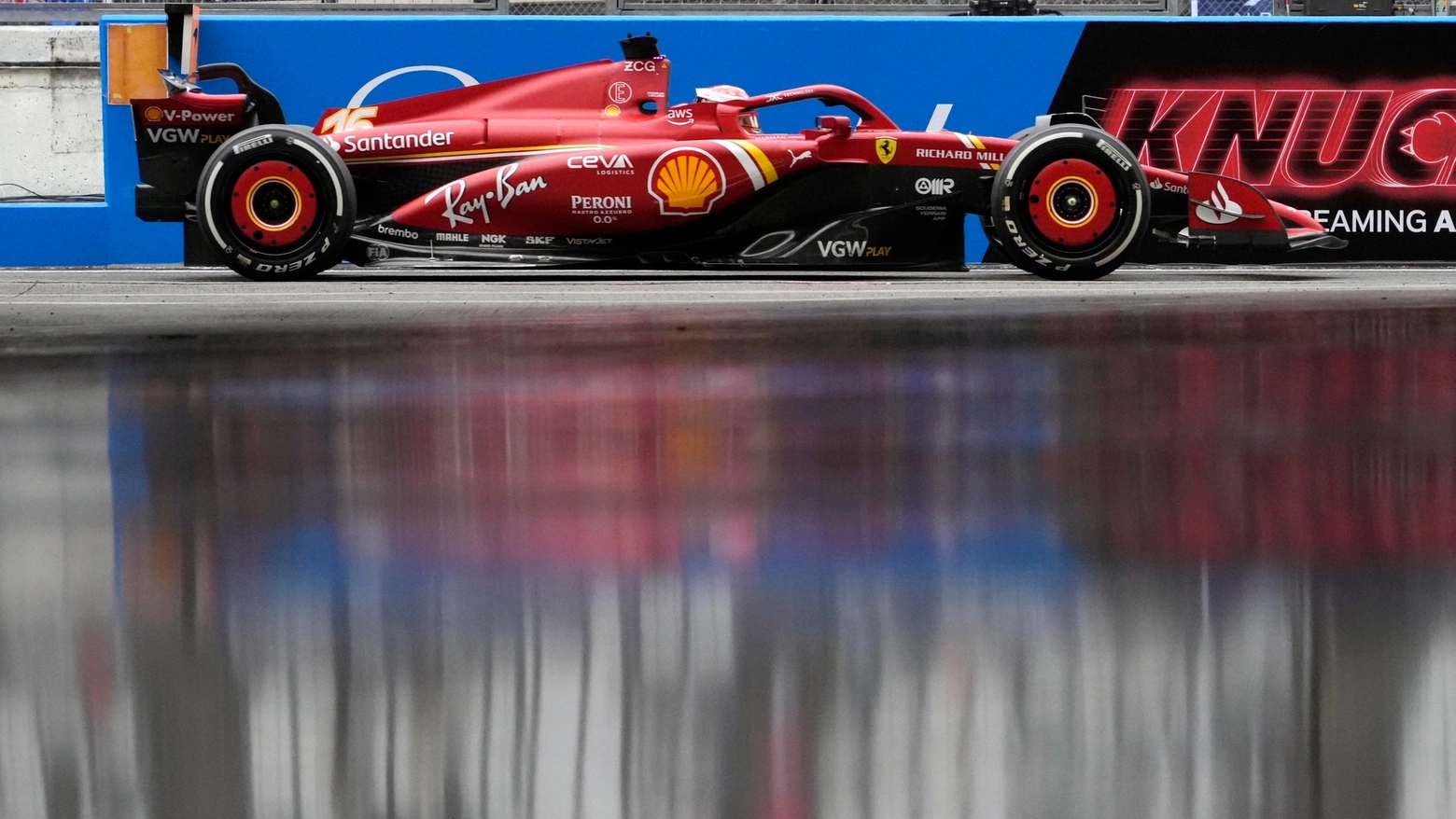 Verstappen conserva il migliore tempo ottenuto nella prima sessione di prove libere. Secondo Perez e terzo Sainz Ferrari. Pista bagnata e tempi più alti nella seconda sessione