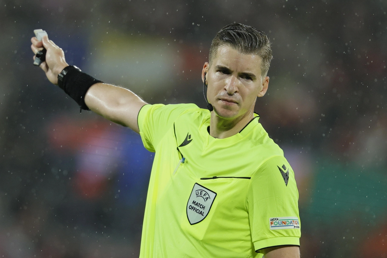 L'arbitro francese Francois Letexier