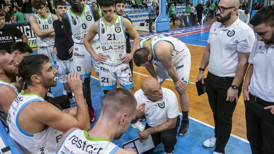 https://sport.quotidiano.net/image-service/view/acePublic/alias/contentid/NmY5NmRmMTQtYmMzNy00/0/blacks-attenti-ai-giovani-fidenza-vince-coi-20enni.jpeg?f=16:9&w=1200&h=630