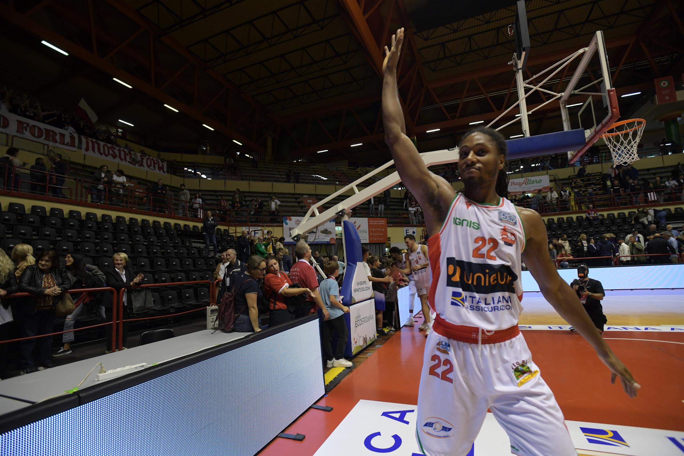 Basket Forlì vince ma convince a metà