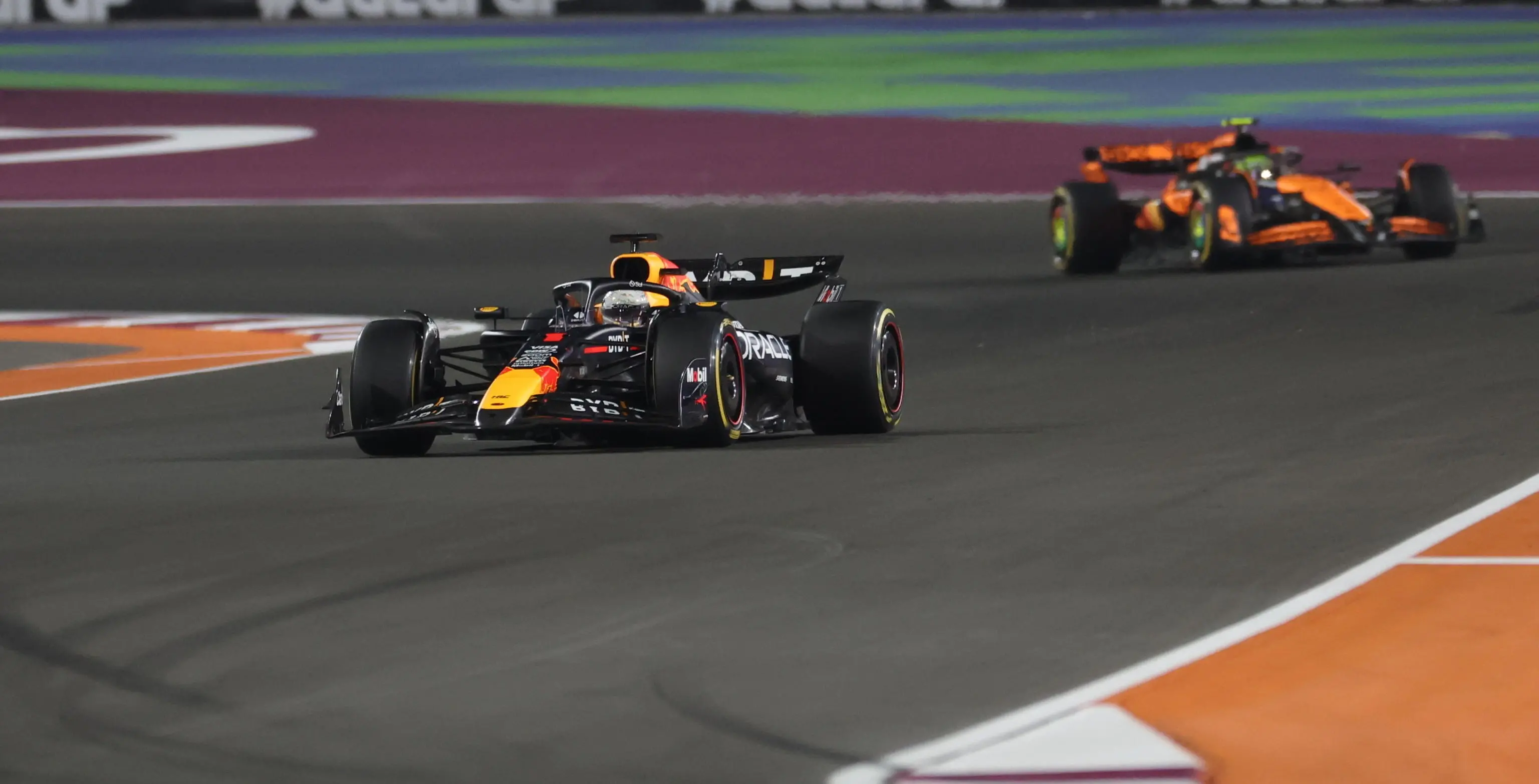 F1: Verstappen vince il Gp del Qatar, Leclerc secondo. Ferrari a -21 dalla McLaren