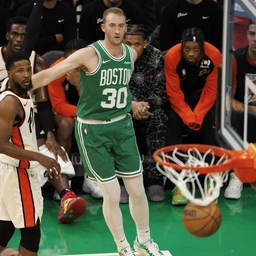 Nba: Boston domina Detroit, Laker travolti dai Miami Heat