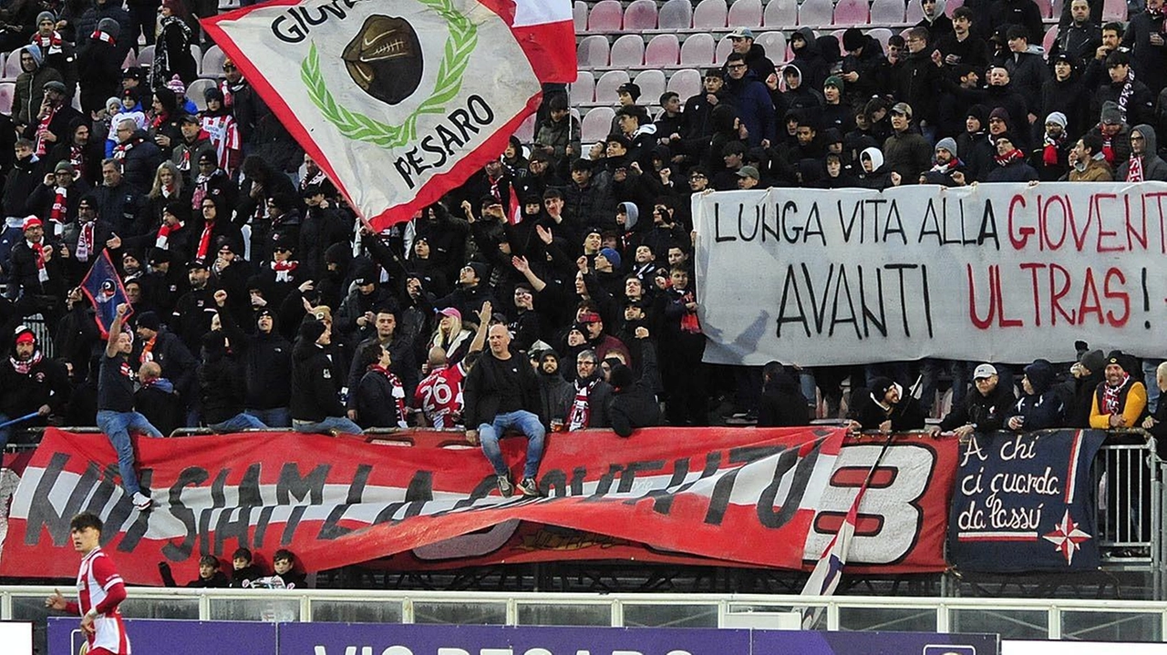 Due dei tre club di ultras della Vis Pesaro domani non entreranno allo stadio per protestare contro le squadre B