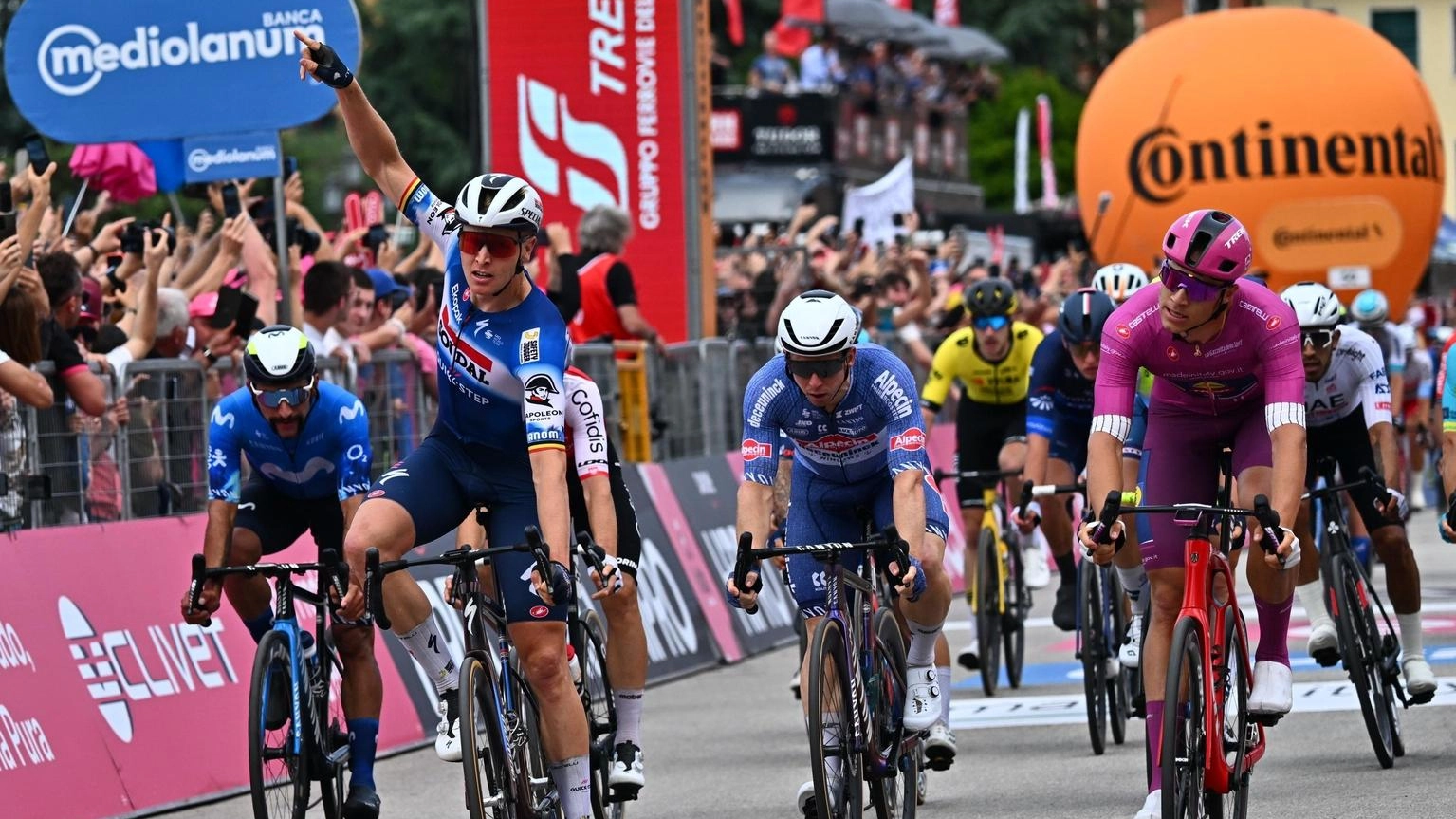Giro: Merlier vince la 18/a tappa al fotofinish