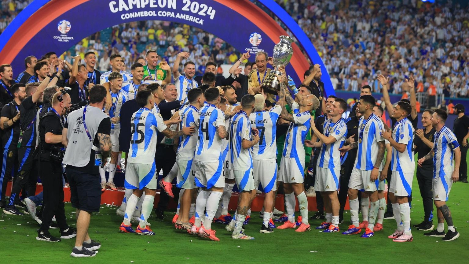 Calcio: ministro Argentina, Seleccion si scusi con la Francia