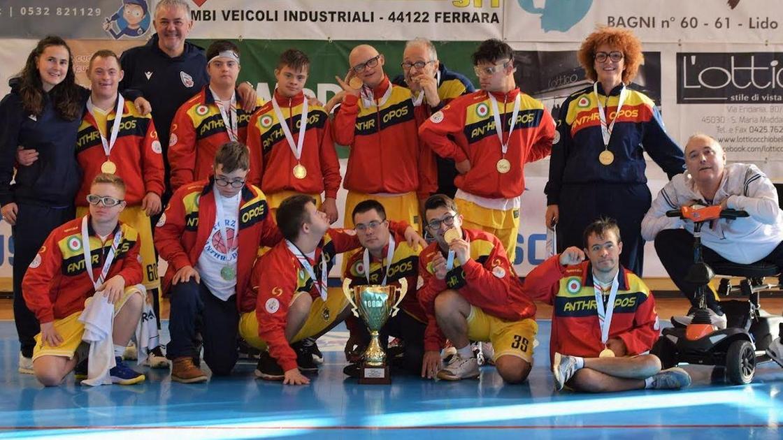 https://sport.quotidiano.net/image-service/view/acePublic/alias/contentid/NzMzM2M0NTEtOTJmOC00/0/da-oggi-a-civitanova-sette-squadre-si-contendono-il-titolo-alla-cerimonia-inaugurale-ospiti-legnante-e-magnifico.jpeg?f=16:9&w=1200&h=630