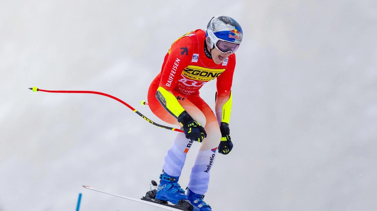 Odermatt vince la discesa di cdm in Val Gardena, tornando in testa alla classifica generale della coppa del mondo.