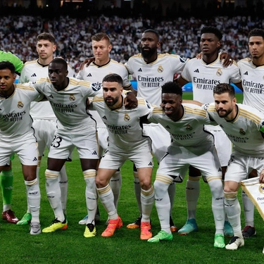 Champions: giocatori Real al Bernabeu con maglia 'a por la 15'