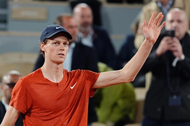 Roland Garros, Sinner liquida Gasquet in tre set e vola al terzo turno