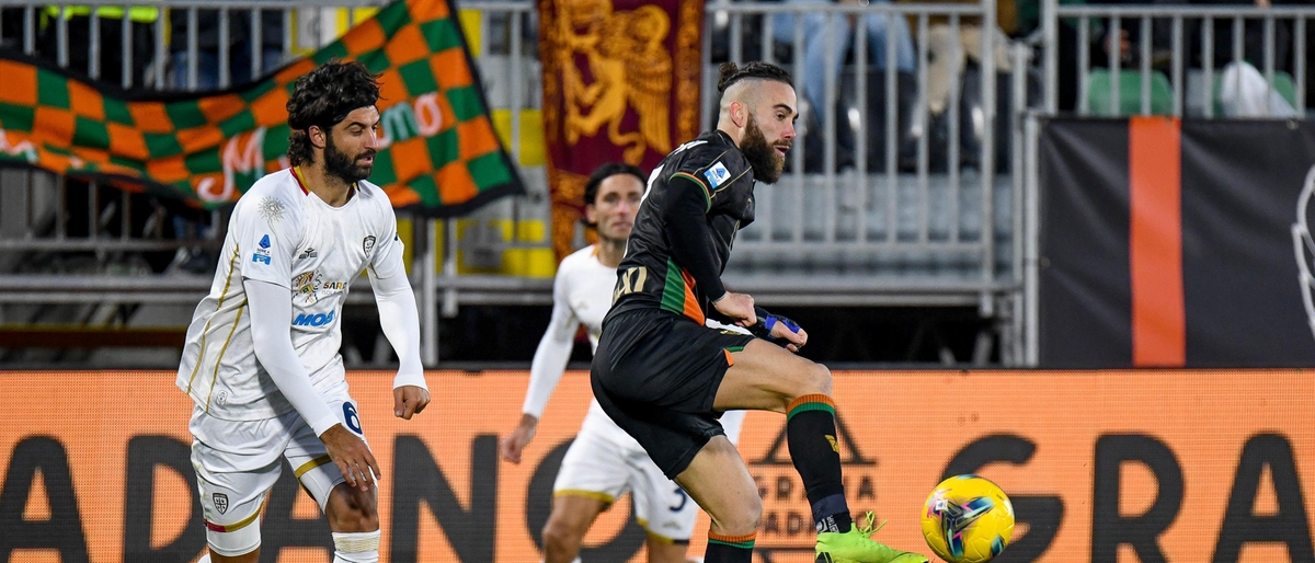 Venezia-Cagliari 2-1, Zampano e Sverko fanno respirare Di Francesco