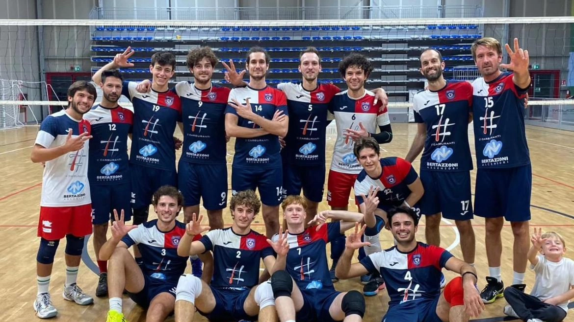 La formazione della Pallavolo Massa Carrara allenata da Luca Cei