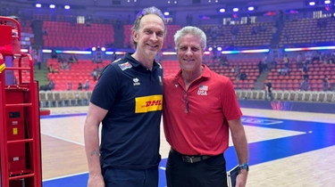 Lorenzo Bernardi e Karch Kiraly, sfida tra Mister Secolo nella finale Italia-Stati Uniti di volley femminile