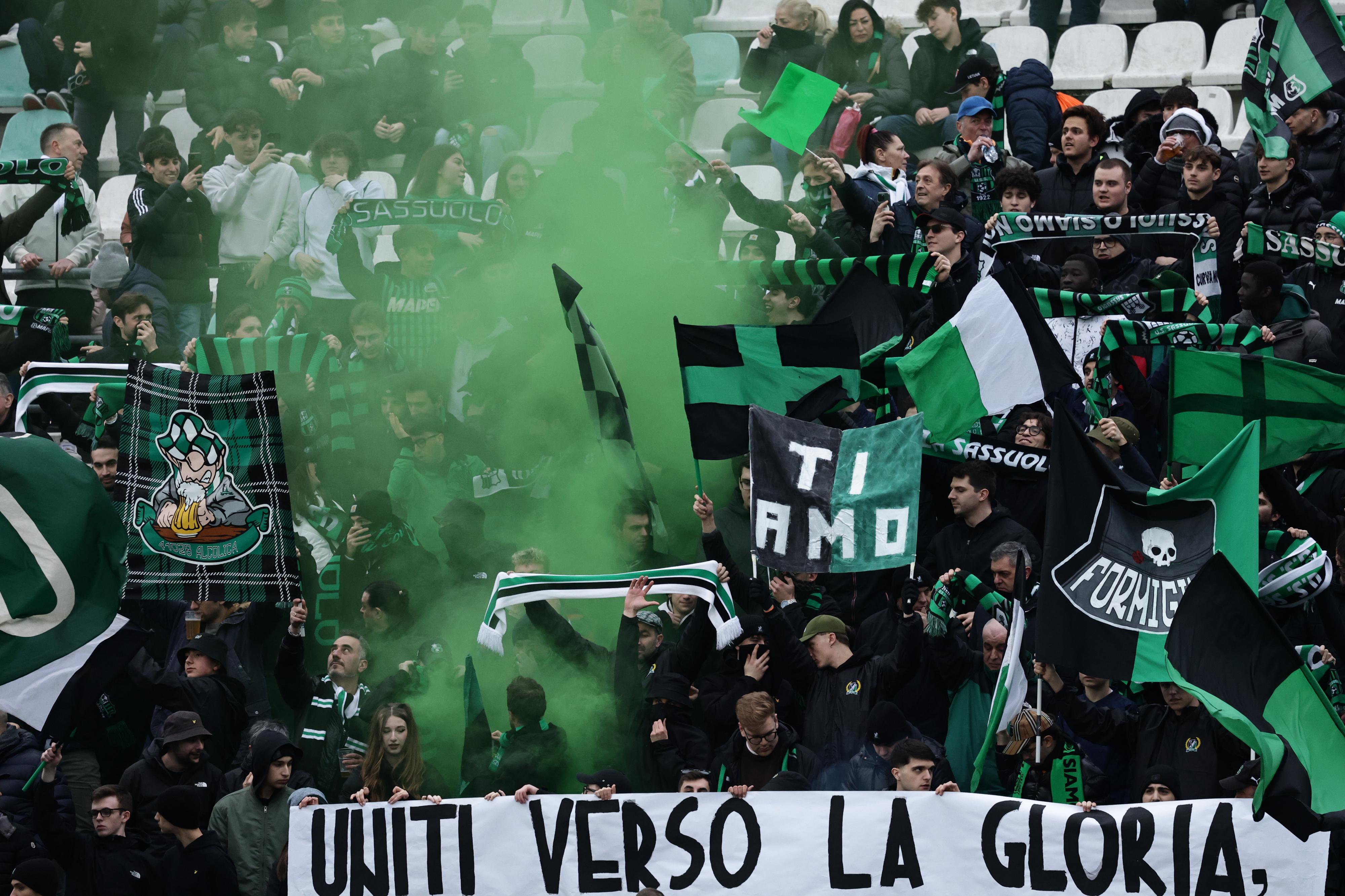 https://sport.quotidiano.net/image-service/view/acePublic/alias/contentid/NzdlNTVjZDUtYjQ4Yy00/0/i-tifosi-del-sassuolo-calcio.jpeg