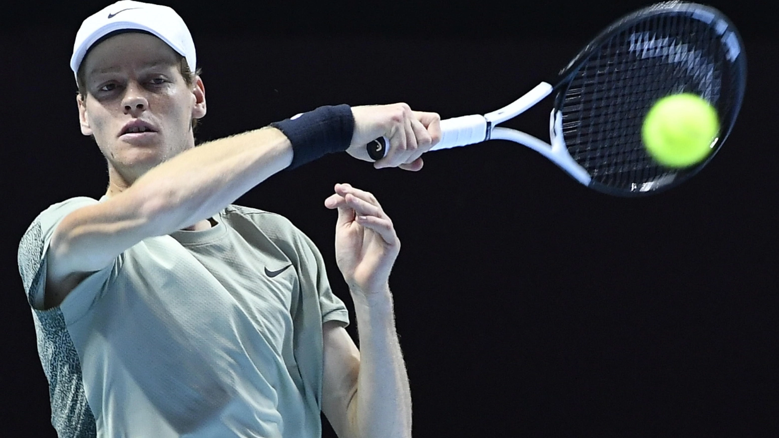 Jannik e Carlos si affrontano per il titolo della prima edizione del torneo in Arabia Saudita: chi vince incassa il super premio di 6 milioni di dollari. In campo anche Nadal e Djokovic: è l’ultima sfida tra le leggende