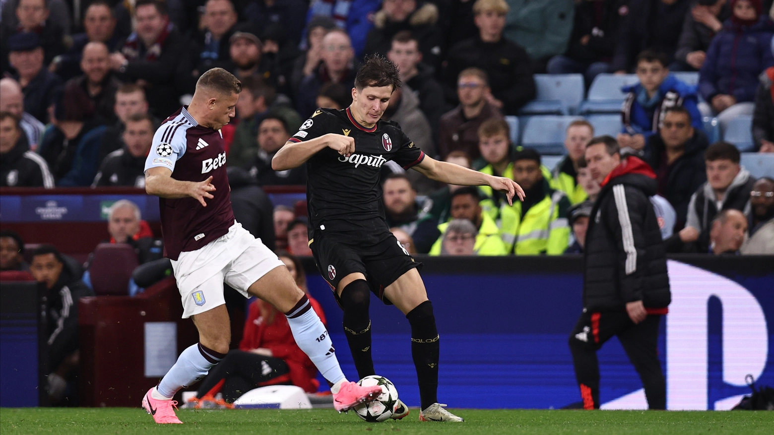 Champions, il Bologna perde contro l'Aston Villa: sconfitta per i rossoblù (foto Schicchi)