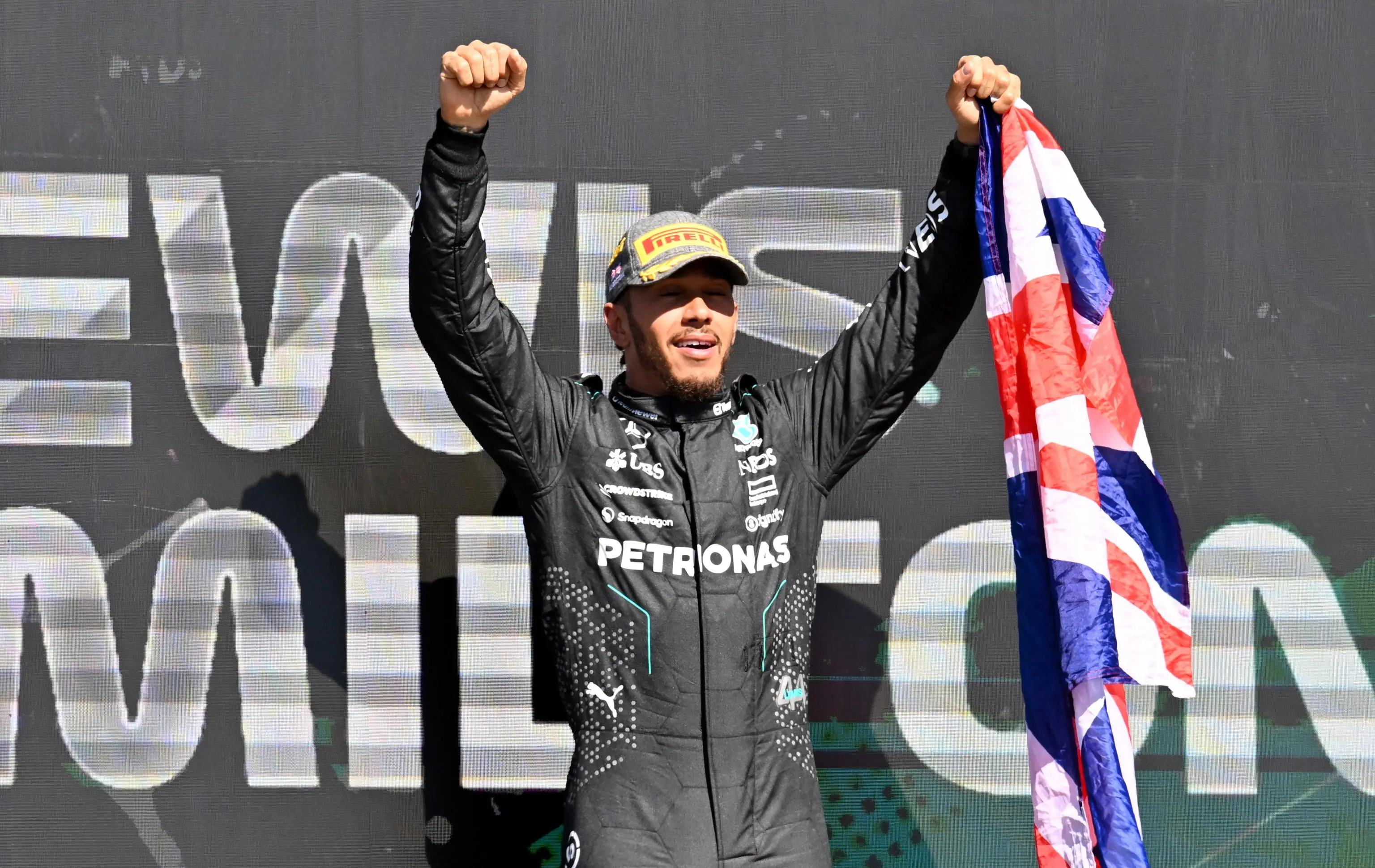 Gp di Silverstone 2024, il ruggito di Lewis Hamilton davanti a Verstappen. Sainz quinto, Leclerc fuoriso