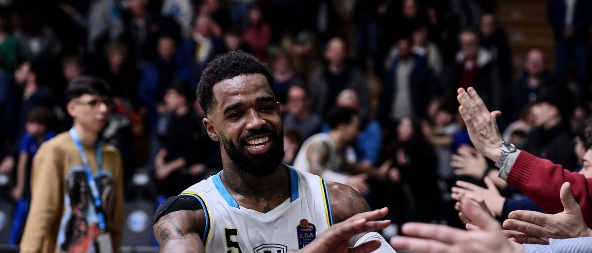 Basket, Serie A: Davis letale. Cremona piega Napoli 94-85