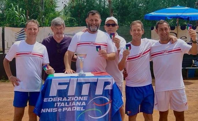 https://sport.quotidiano.net/image-service/view/acePublic/alias/contentid/ODA2NjU0ZWUtMDBiZC00/0/ct-firenze-uno-scudetto-show-gli-over-50-sono-senza-rivali.jpeg