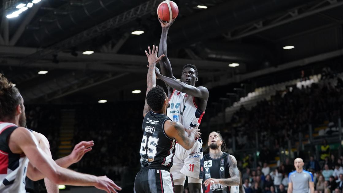 Basket, Unahotels Napoli 88 a 74: Reggio vince d