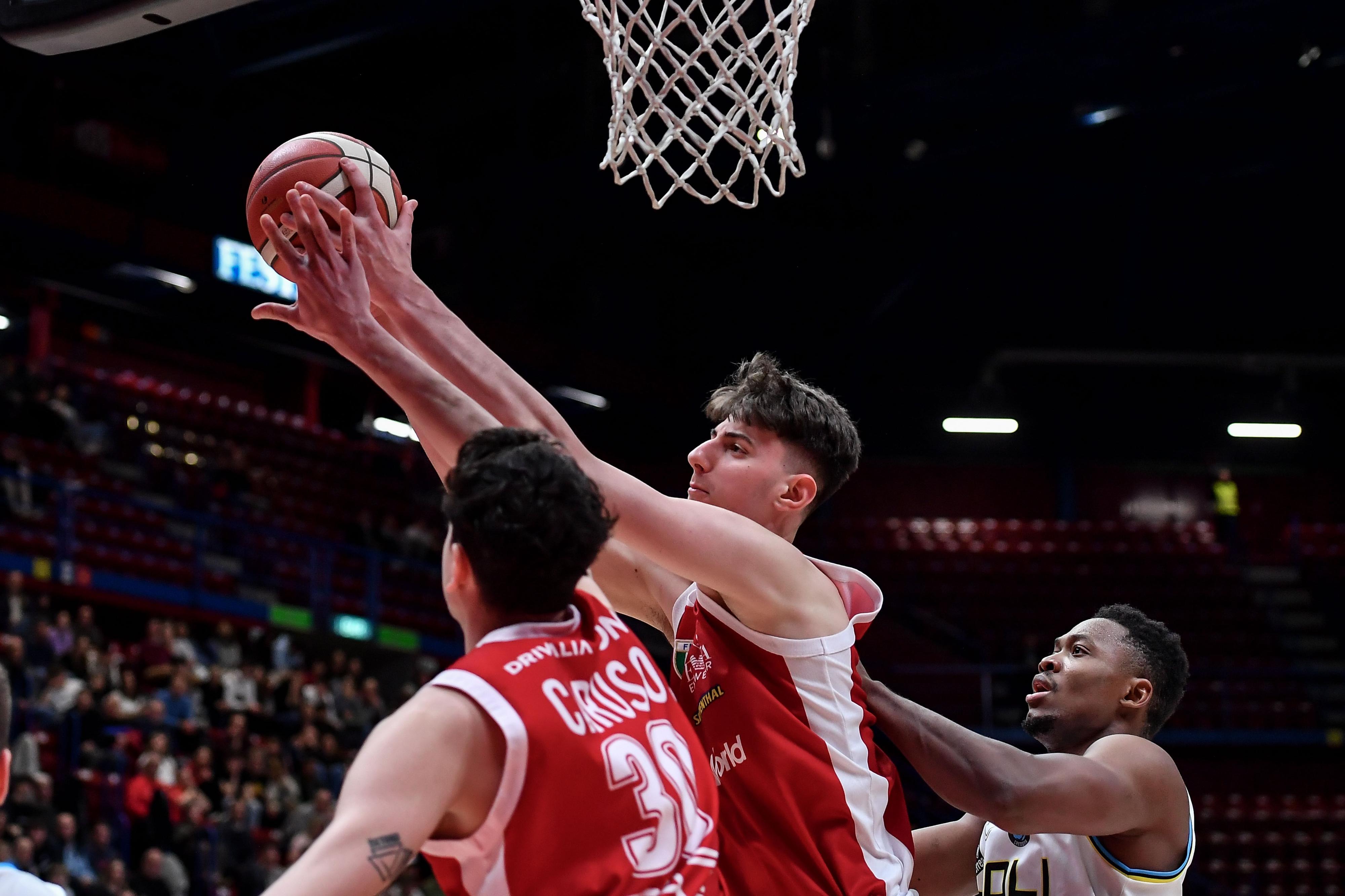 Risultati Serie A 27esimo turno: Milano travolge Cremona 118 83 e aggancia Brescia e Trento