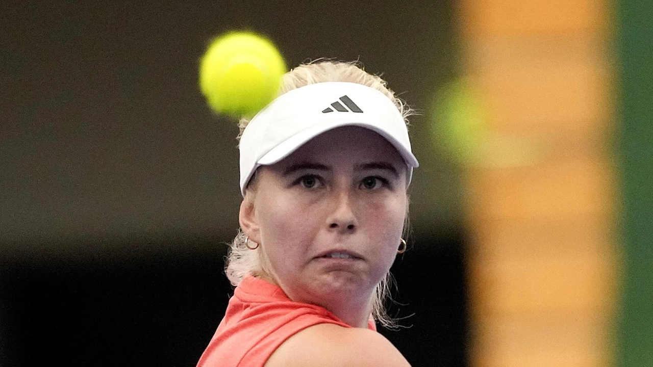 Clara Tauson vince il suo terzo titolo WTA a Auckland. Naomi Osaka si ritira per infortunio addominale dopo aver vinto il primo set.