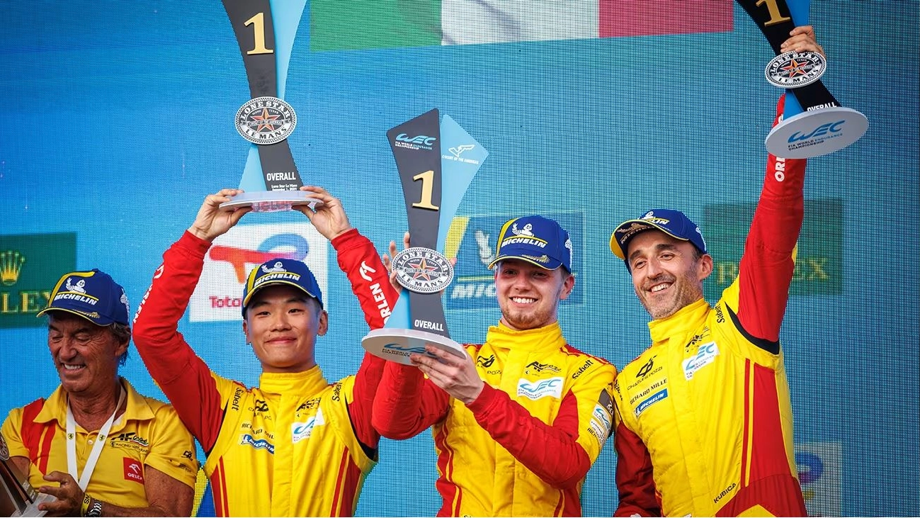 Il trio Ye, Shwartzman e Kukica festeggia la vittoria