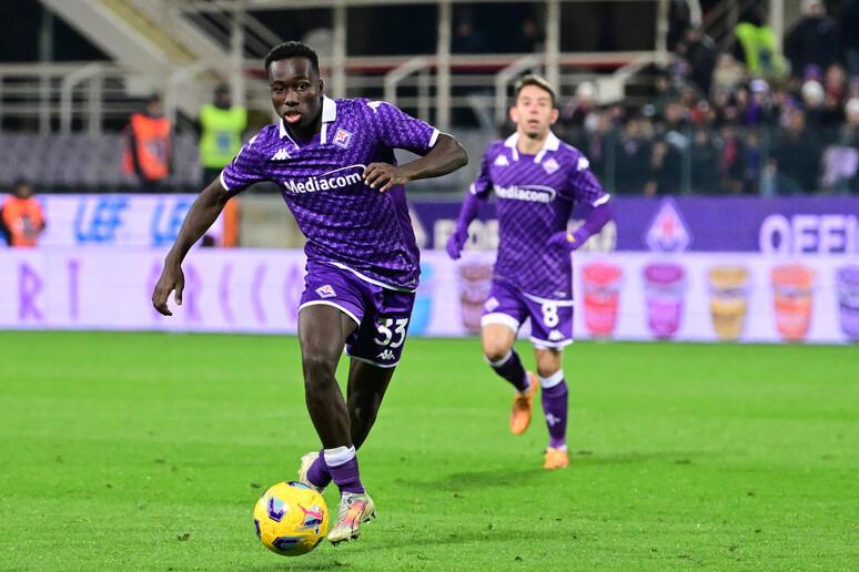 Fiorentina, Il Colpo di Mezzanotte. Kayode verso la Premier. Ikoné blocca Henrique e Man