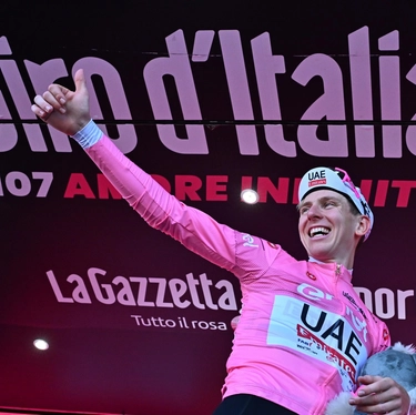 Giro d'Italia 2024, tappa 15: poker di Pogacar a Livigno. Ordine d'arrivo e classifica