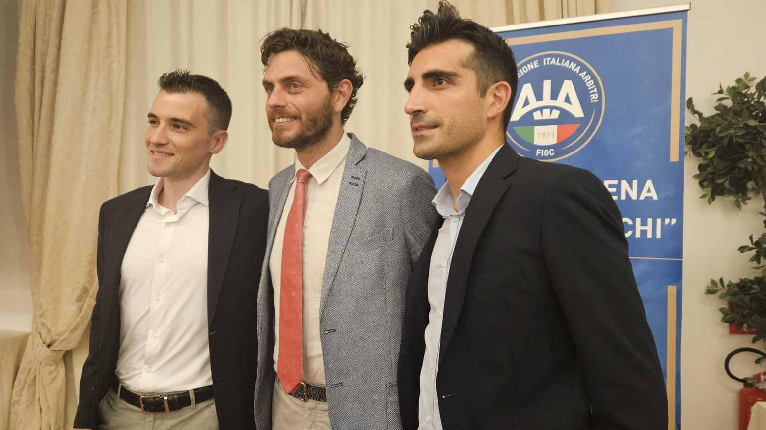 Valerio Crezzini e Simone Iuliano festeggiano la promozione ad arbitri Can, ringraziando chi li ha supportati nel lungo viaggio della carriera arbitrale.