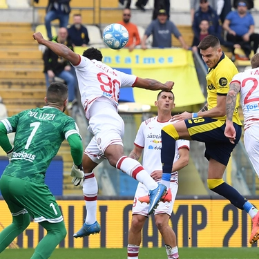 Modena Sudtirol 1-0, Zaro ci mette la testa: è un colpo salvezza. Vittoria dopo tre mesi