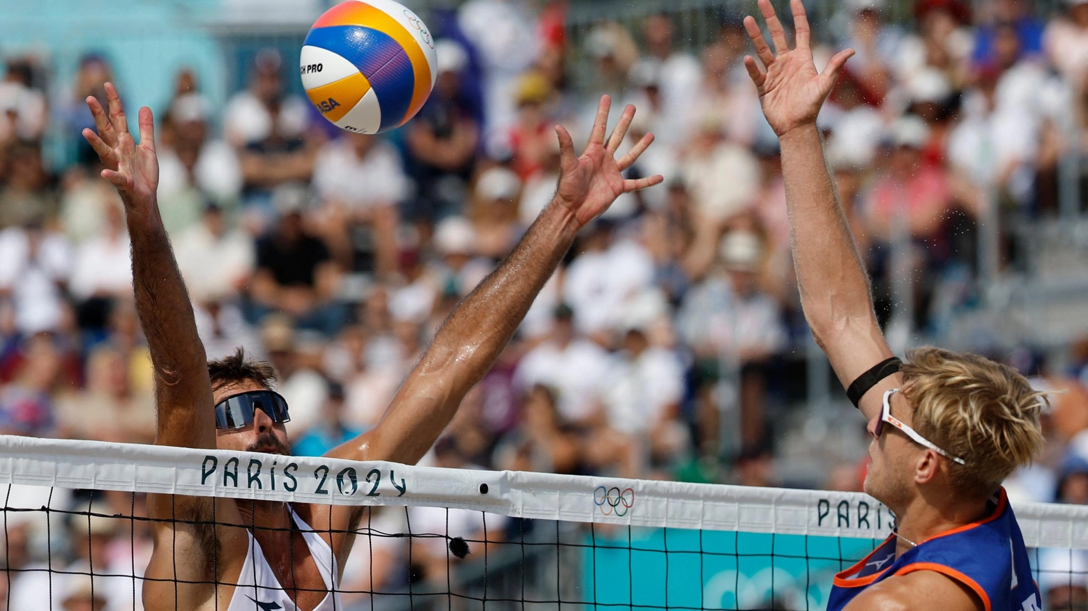 Steven Van de Velde in attacco contro l'azzurro Alex Ranghieri