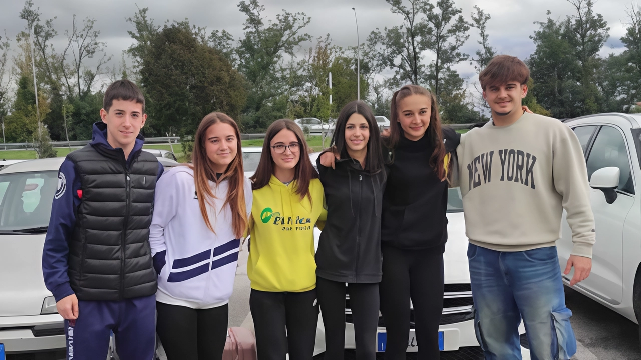 Foto di gruppo per gli atleti ferraresi a Caorle