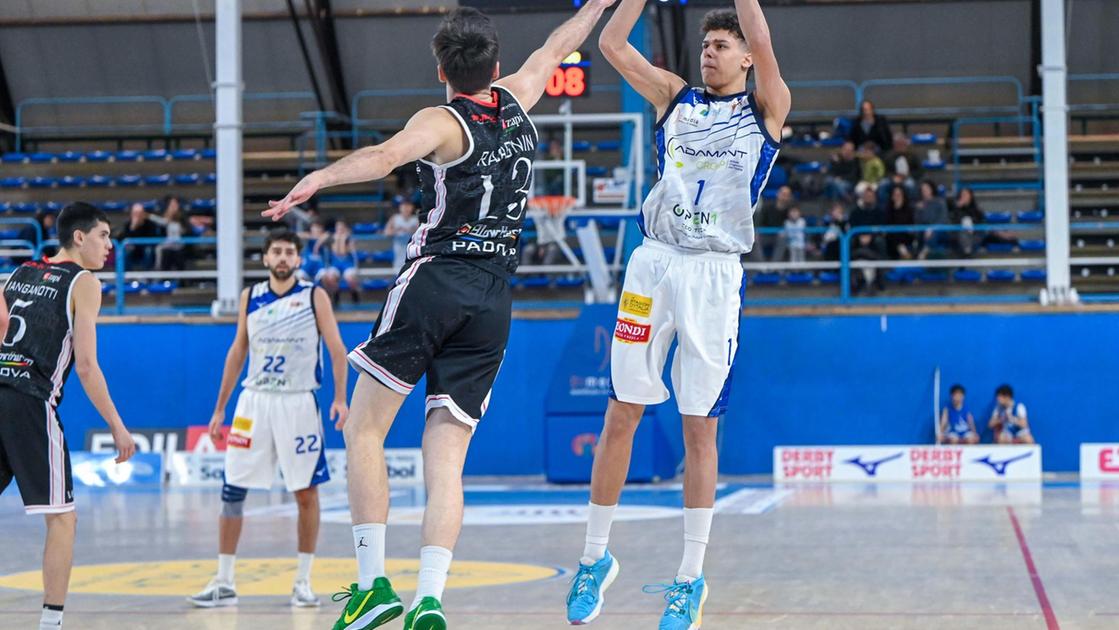 Basket giovanile, Cazzanti e Dioli mattatori della serata con rispettivamente 28 e 20 punti. La Vis under 19 sbanca Faenza