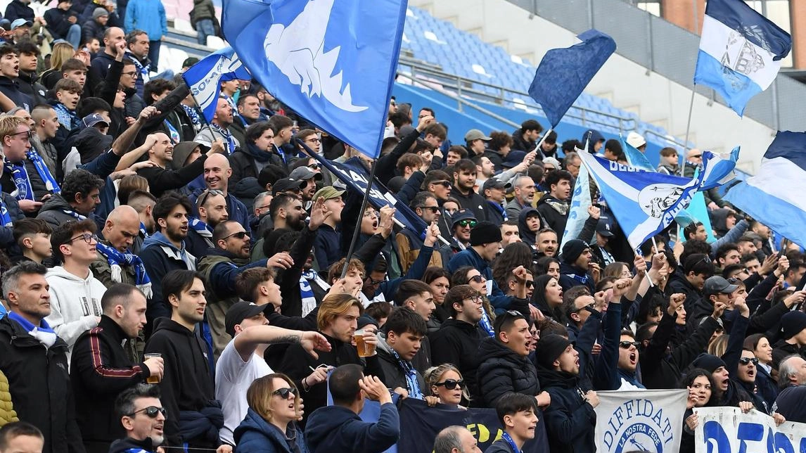 I tifosi azzurri devono acquistare entro Pasqua i biglietti per Inter-Empoli del 1 aprile. Scade il 31 marzo la vendita per il Terzo Anello Blu a Milano e a Empoli. Accesso dal parcheggio via Federico Tesio.