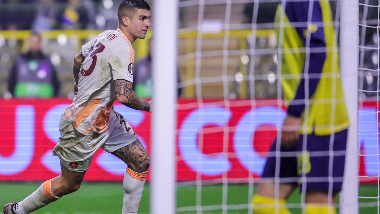 Gianluca Mancini festeggia la rete contro l'Union SG in Europa League