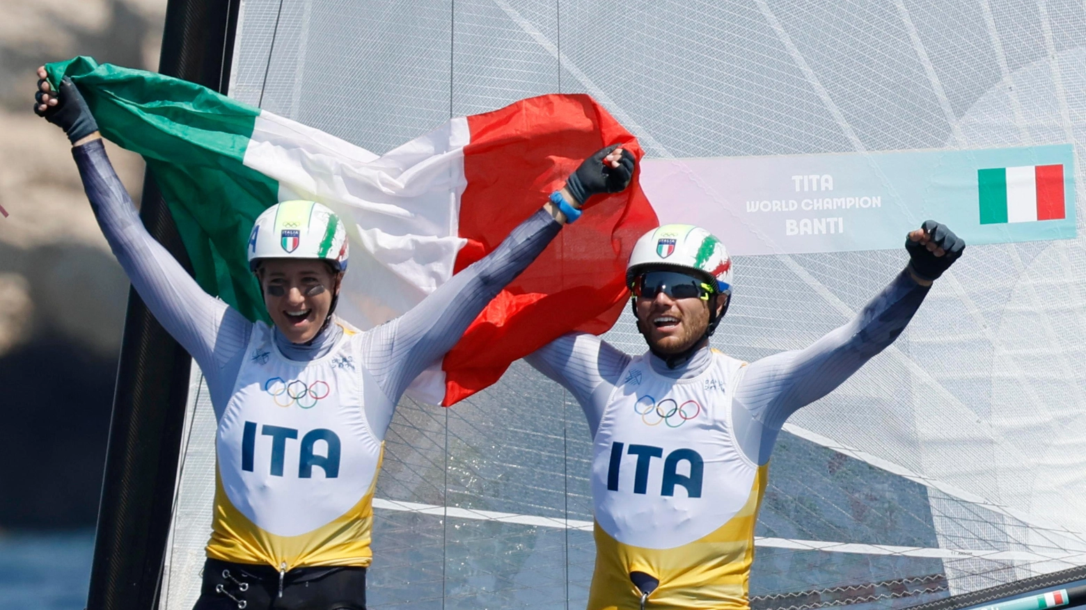 Ruggero Tita e Caterina Banti festeggiano la medaglia d'oro nel Nacra-17, la seconda consecutiva