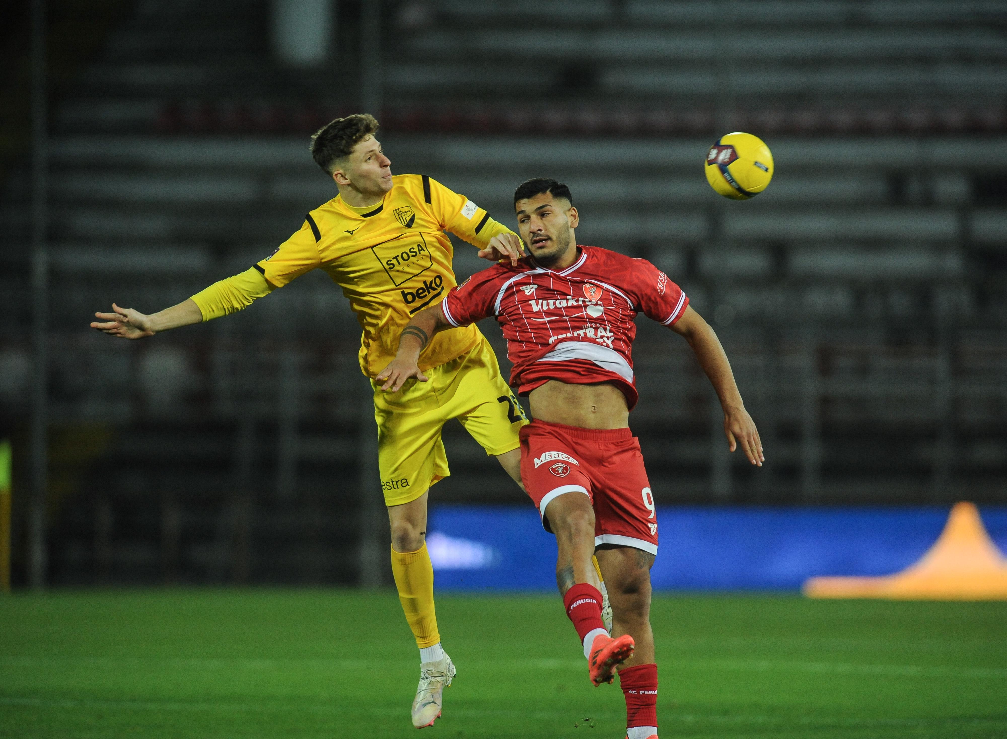 https://sport.quotidiano.net/image-service/view/acePublic/alias/contentid/OTE5NTBiZDYtYTIzZC00/0/perugia-pianese-foto-crocchioni.jpeg