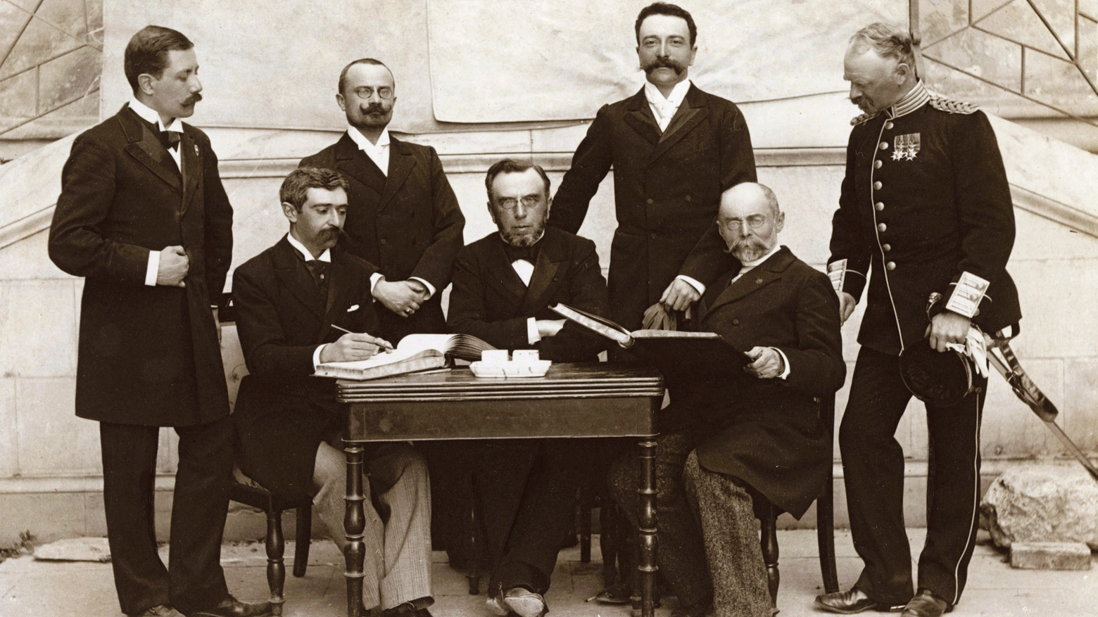 Il primo Comitato Olimpico Internazionale formato da Pierre de Coubertin