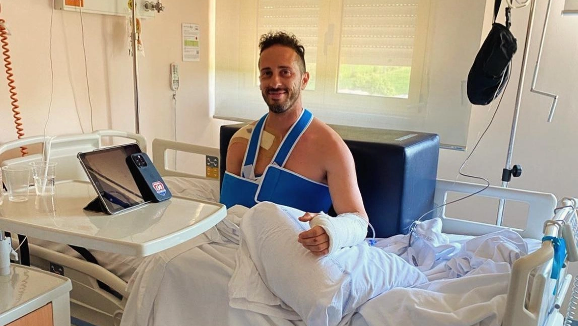 L’ex stella della MotoGp è stata trasferita all’ospedale di Sassuolo, la foto sulla sua pagina Instagram