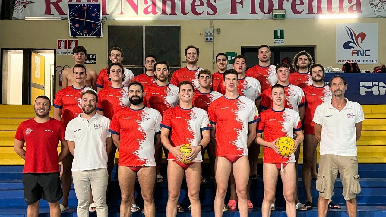 La squadra della Rari Nantes Florentia che fa il suo debutto in A1 a Napoli