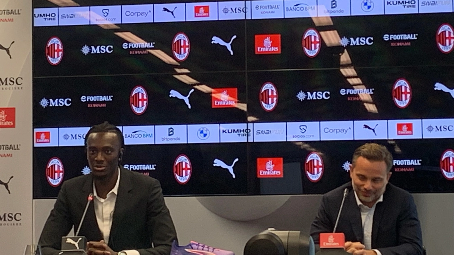 La presentazione di Tammy Abraham con l'ad Furlani