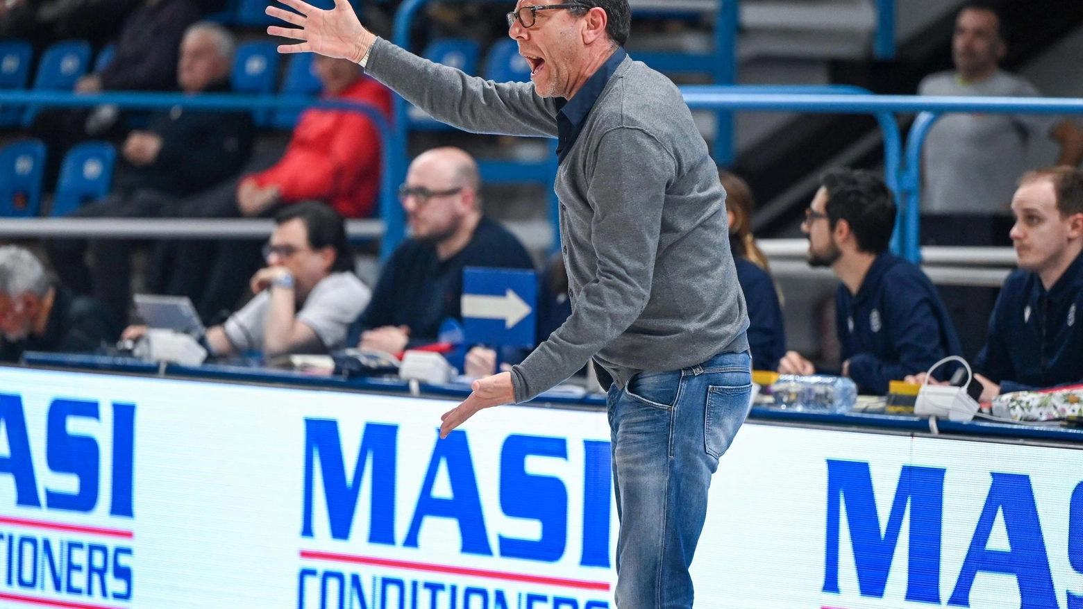 Ferrara Basket, l’appello di coach Benedetto: "Siamo in difficoltà, chiedo aiuto ai tifosi"