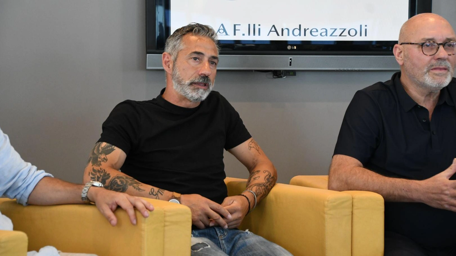 Il tecnico della Massese, Massimiliano Pisciotta, elogia la società per il lavoro svolto e la ricerca di giocatori motivati. Programmate amichevoli per preparare la squadra.